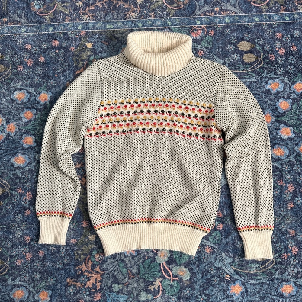 VTG Cream Turtleneck Sweater with Floral Pattern